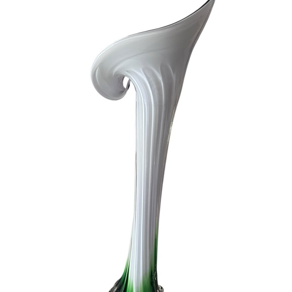 Elegant Purple and Green Glass Vase - Picture 4 of 7